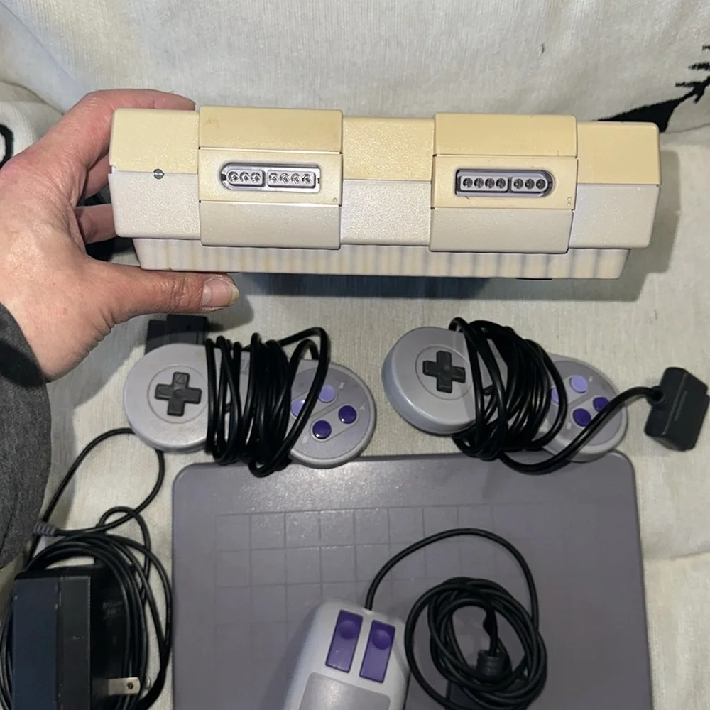 Super Nintendo Entertainment system 1991 with 2 controllers and mouse